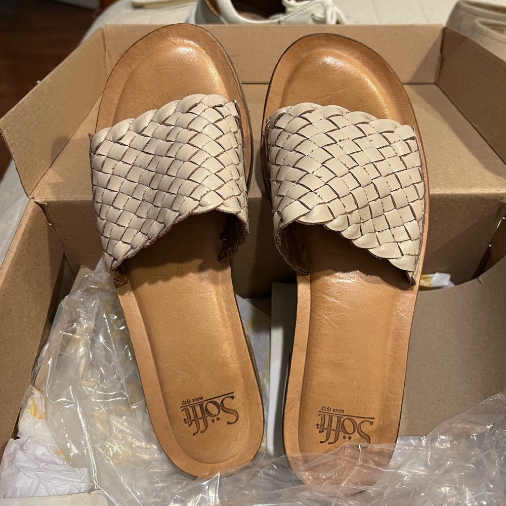 Sofft Women's Cream Woven Slide Sandals size 9